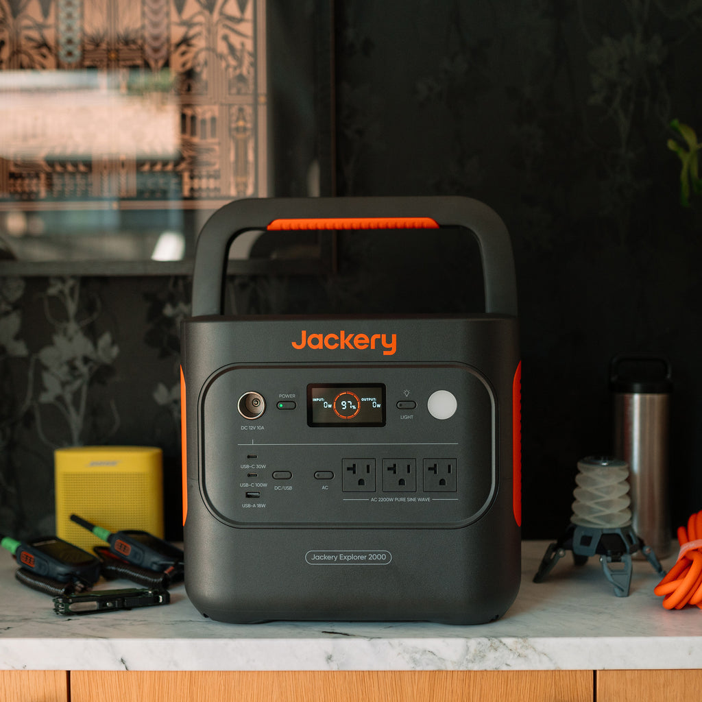 Jackery Explorer 2000 v2 + 100W Mini x2