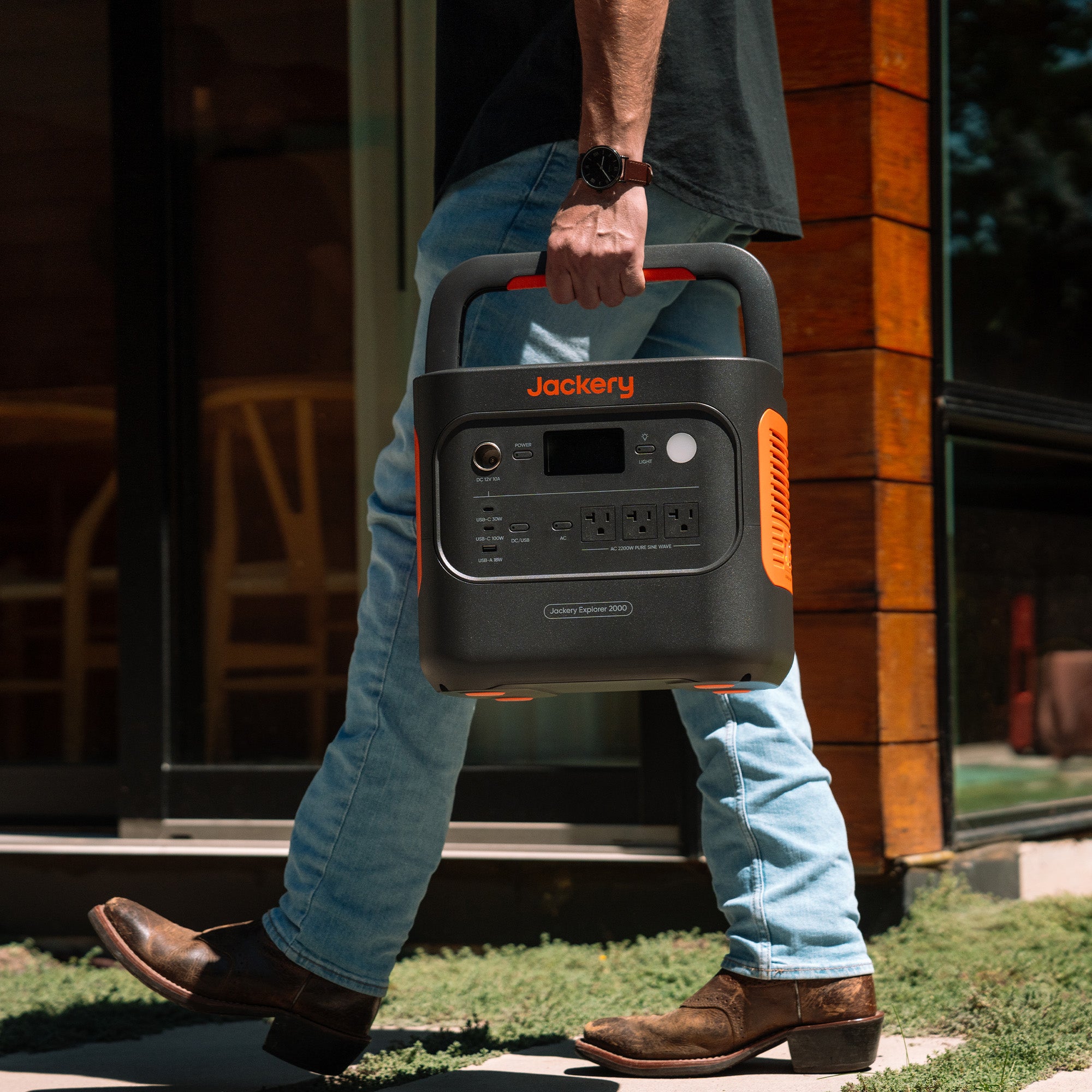 Jackery Explorer 2000 v2 + 100W Mini x2